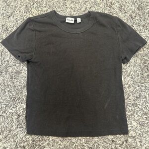 Small sundeh (aritzia) black crop top